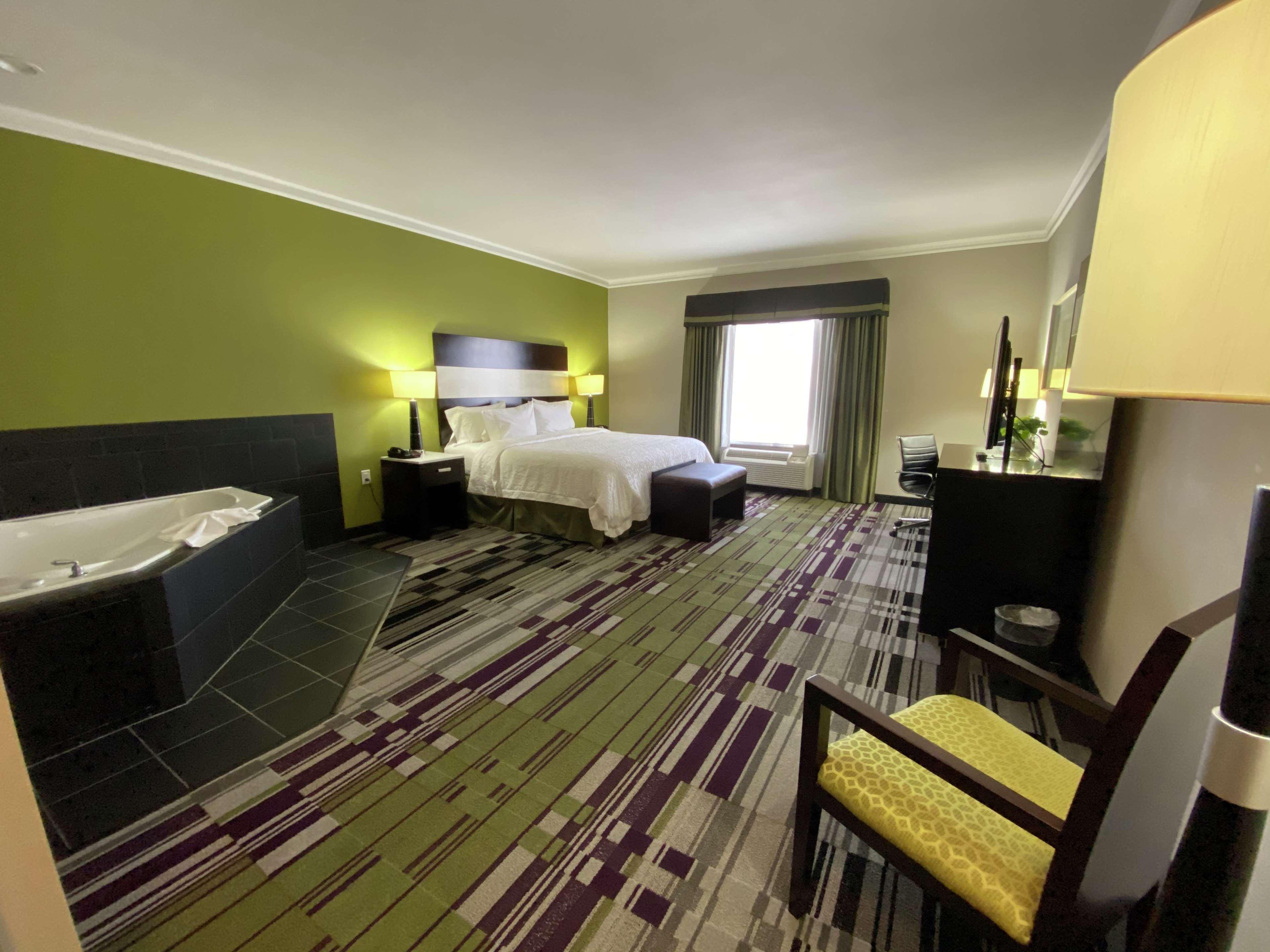 Hampton Inn By Hilton Leesville Fort Johnson Ngoại thất bức ảnh