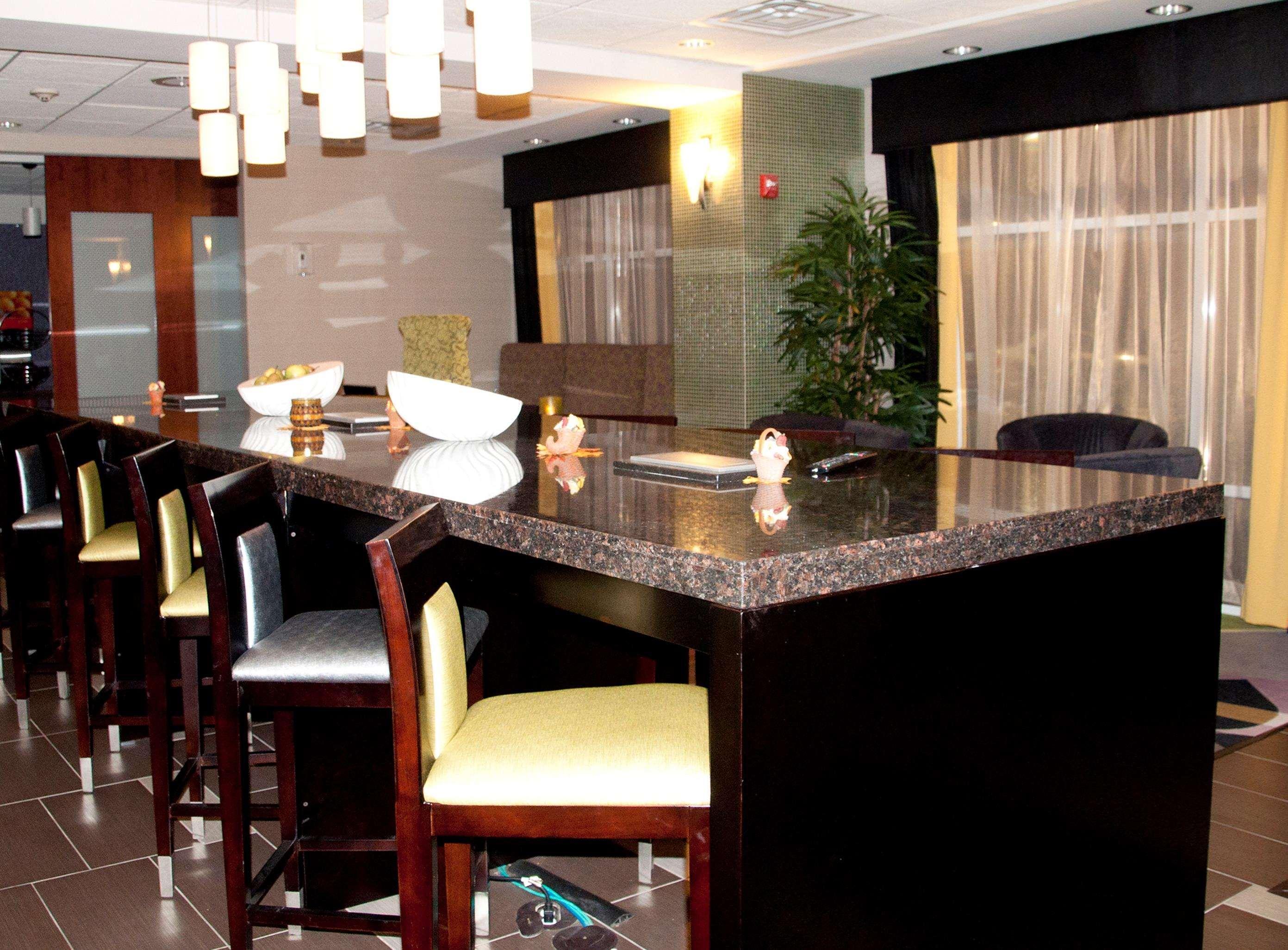 Hampton Inn By Hilton Leesville Fort Johnson Ngoại thất bức ảnh