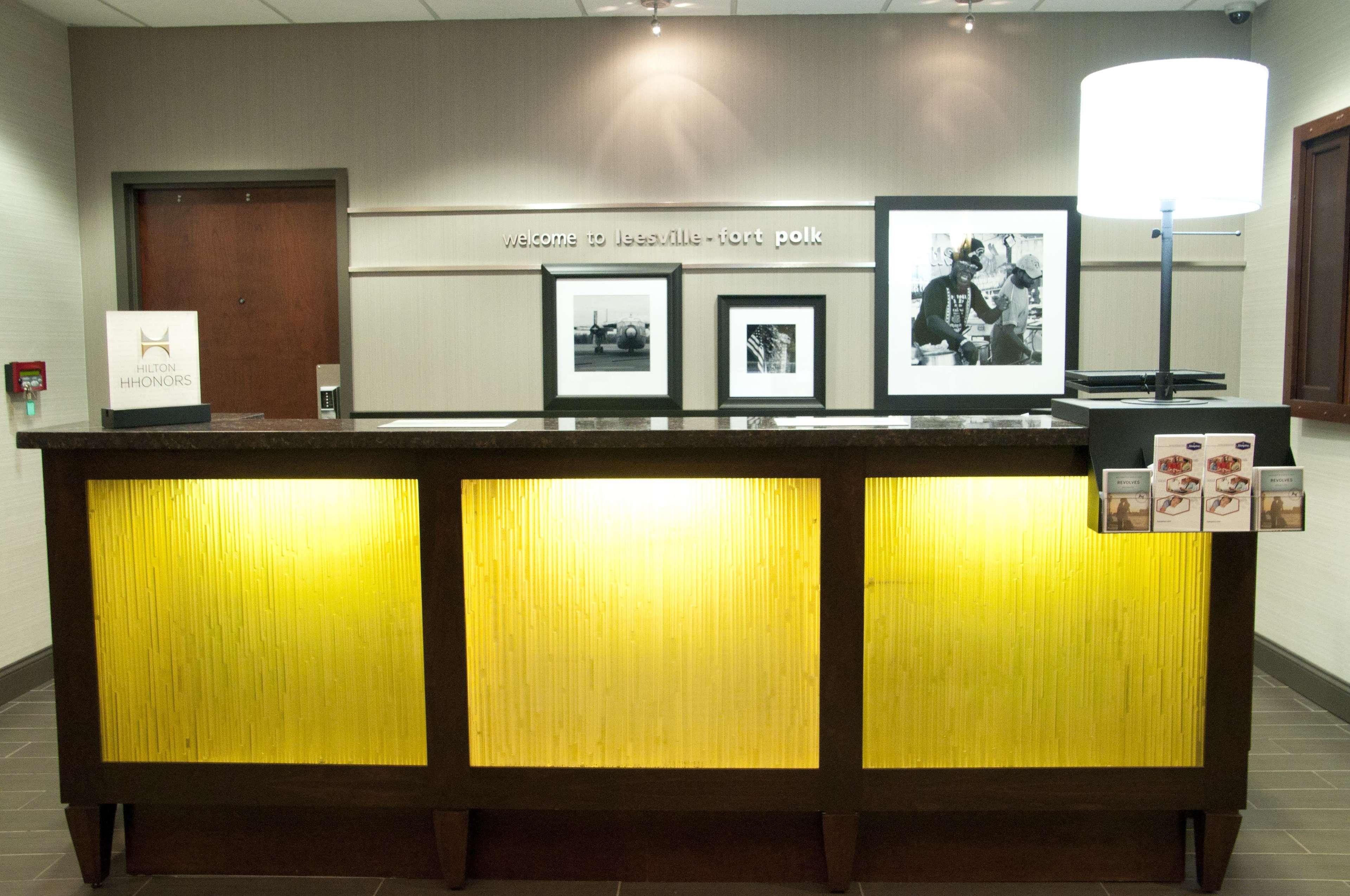 Hampton Inn By Hilton Leesville Fort Johnson Ngoại thất bức ảnh