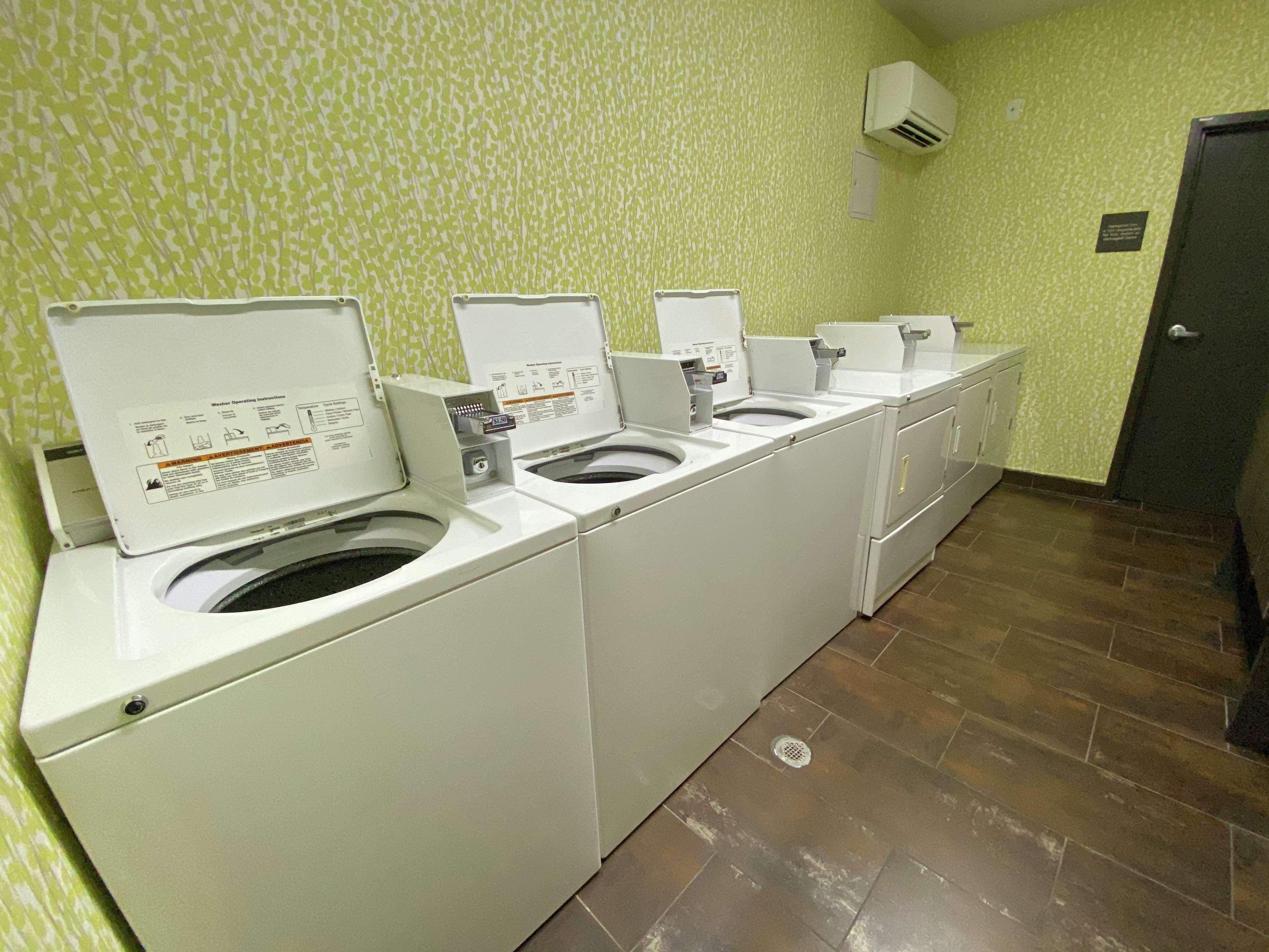 Hampton Inn By Hilton Leesville Fort Johnson Ngoại thất bức ảnh