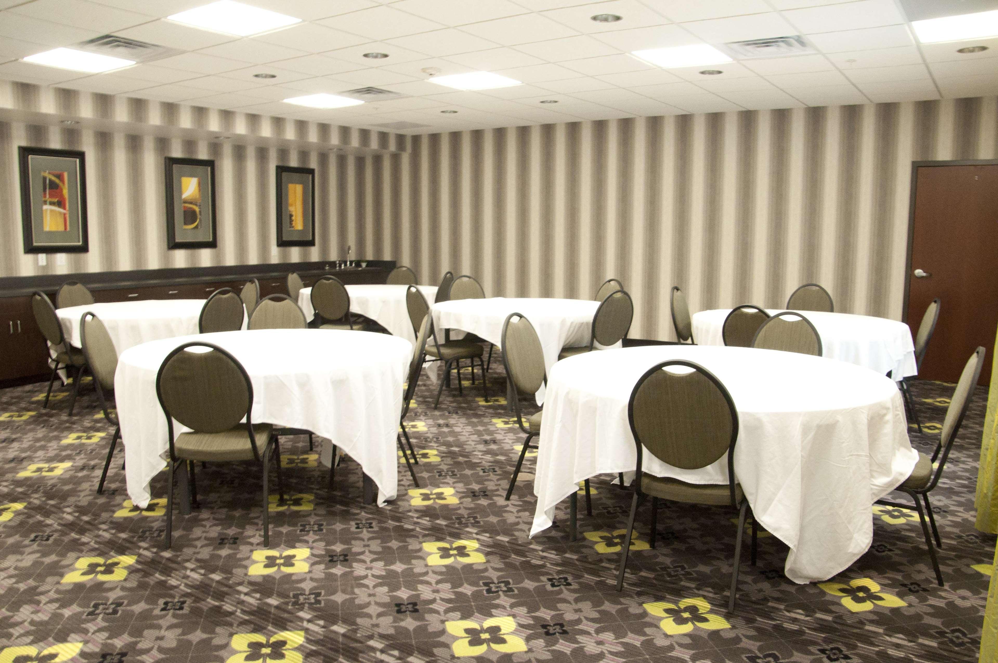 Hampton Inn By Hilton Leesville Fort Johnson Ngoại thất bức ảnh