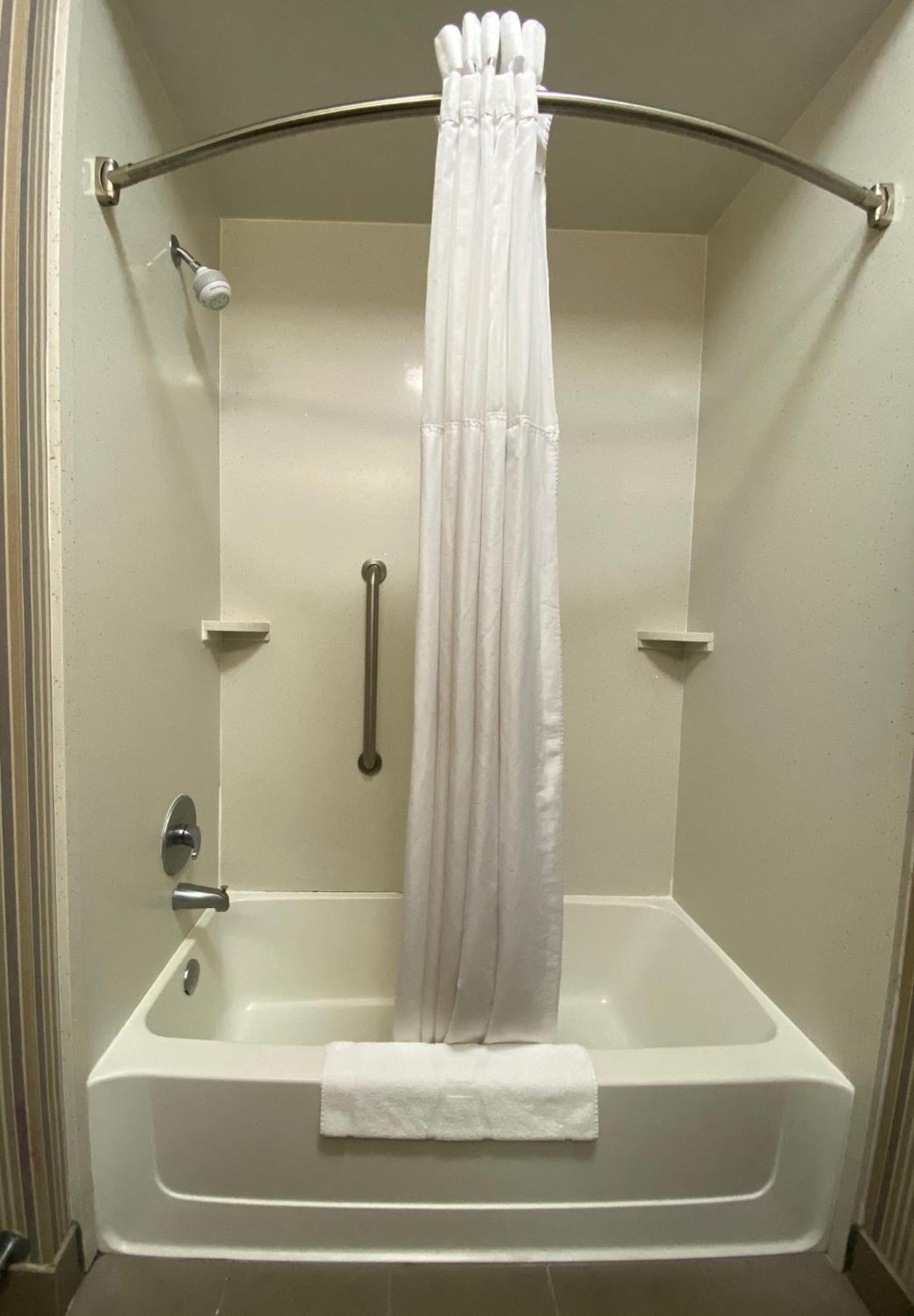 Hampton Inn By Hilton Leesville Fort Johnson Ngoại thất bức ảnh