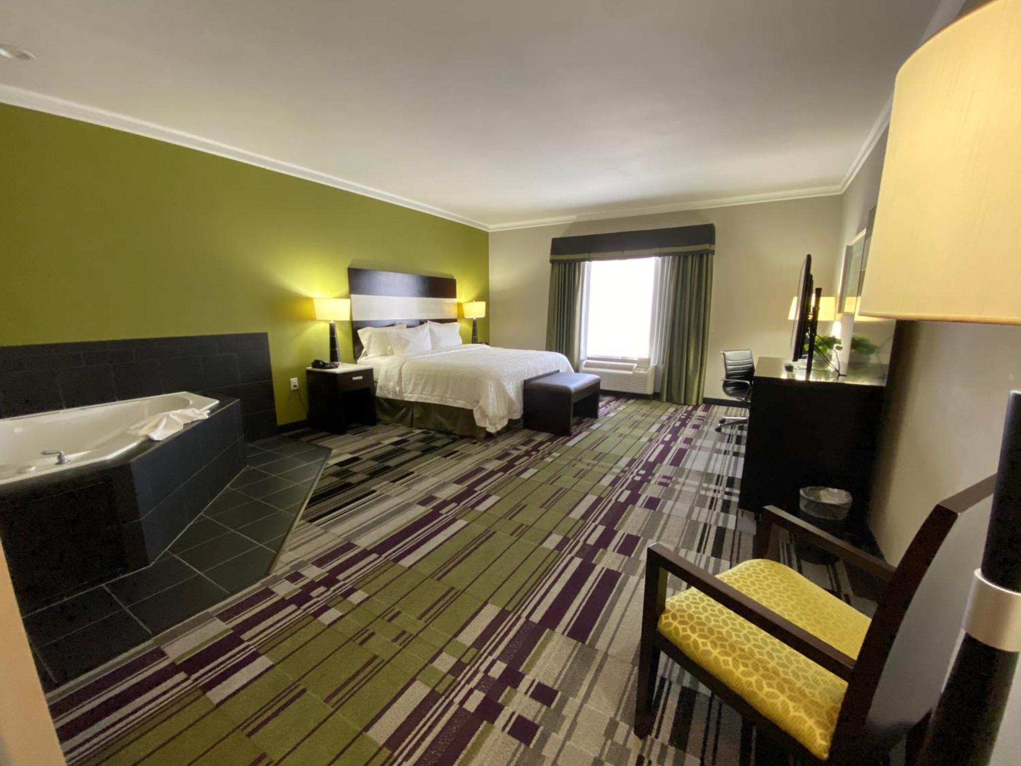 Hampton Inn By Hilton Leesville Fort Johnson Ngoại thất bức ảnh