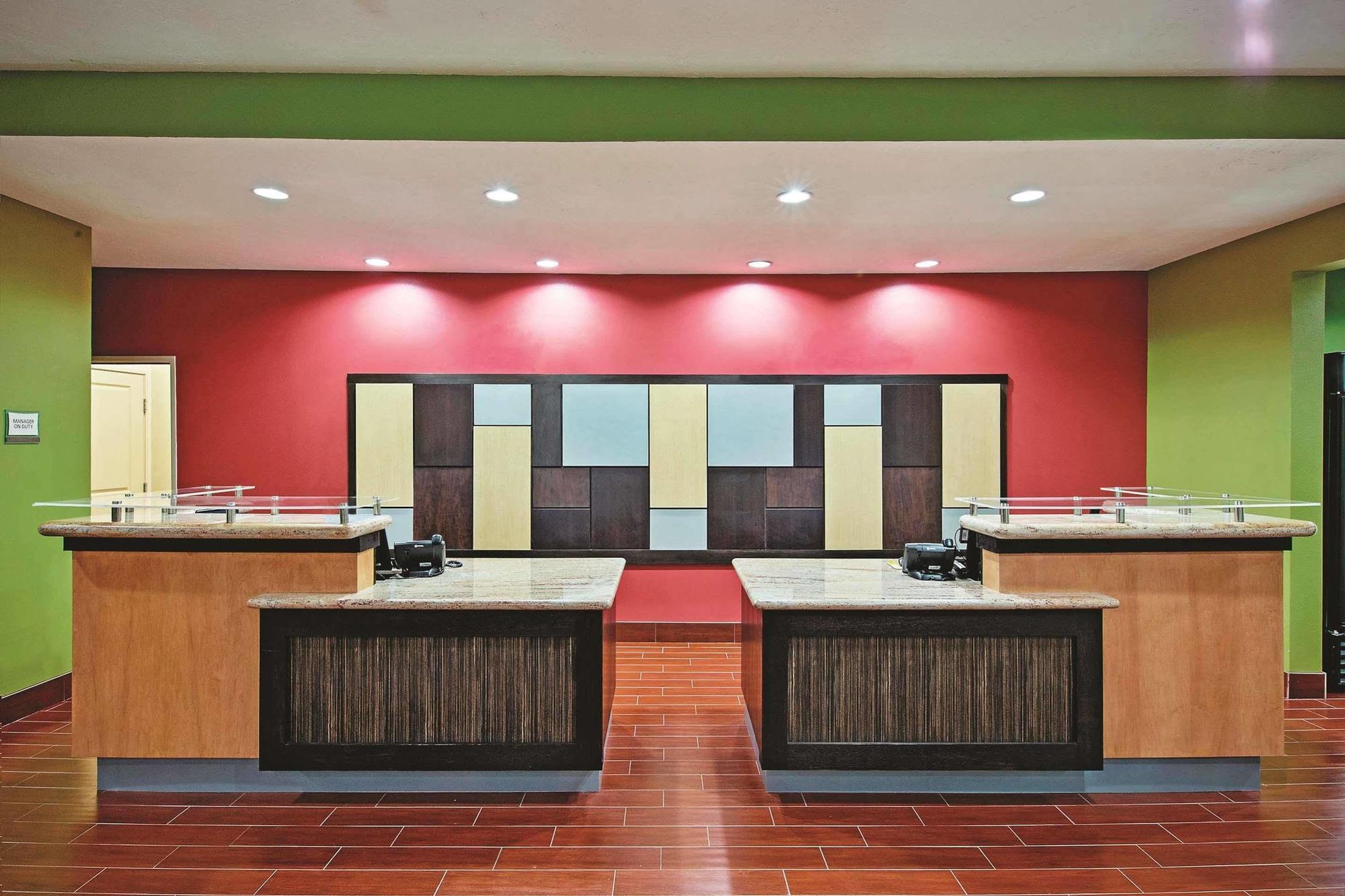 Hampton Inn By Hilton Leesville Fort Johnson Ngoại thất bức ảnh