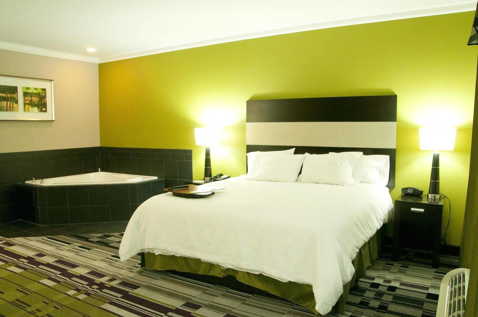 Hampton Inn By Hilton Leesville Fort Johnson Ngoại thất bức ảnh